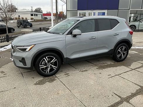 Certified 2025 Volvo XC40 B5 Core image 11