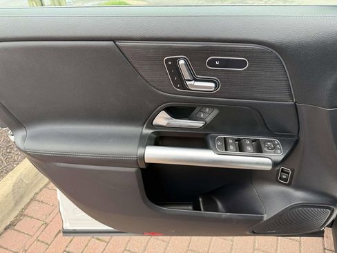 Used 2025 Mercedes-Benz GLA 250 4MATIC image 10