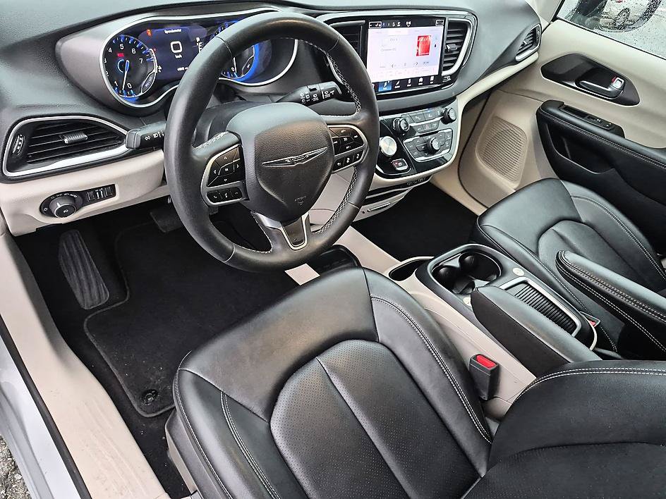 Used 2024 Chrysler Pacifica Touring-L FWD image 15