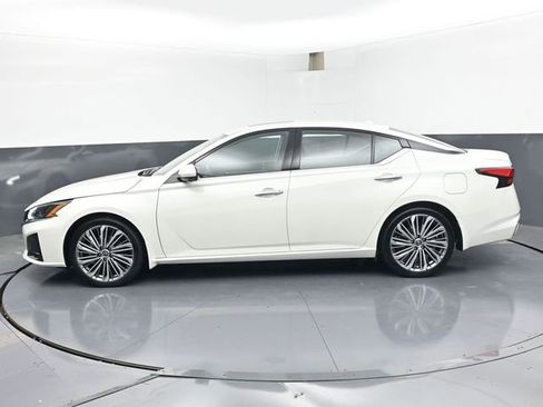 Used 2025 Nissan Altima 2.5 SL FWD image 4