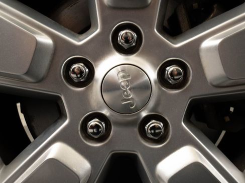 Used 2012 Jeep Liberty Sport image 8