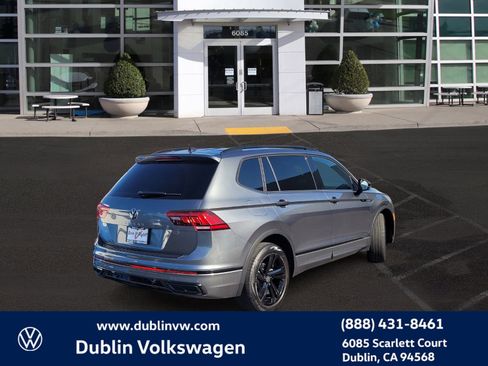 Used 2023 Volkswagen Tiguan SE R-Line image 4