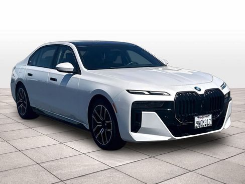 Used 2026 BMW 750e xDrive AWD/4WD image 3