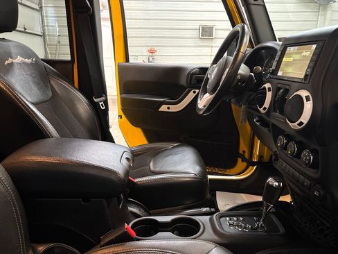 Used 2015 Jeep Wrangler Unlimited Sahara AWD/4WD image 25