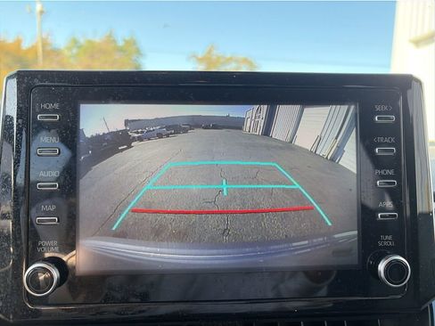 Used 2020 Toyota Corolla LE image 19