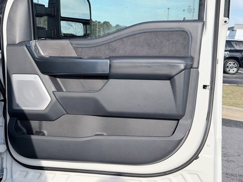 Used 2025 Ford F250 Platinum image 34