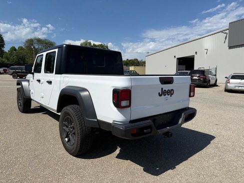 Used 2025 Jeep Gladiator Sport AWD/4WD image 39