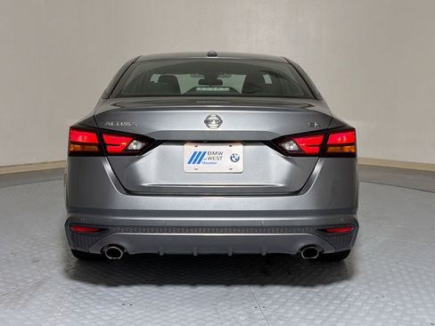 Used 2022 Nissan Altima 2.5 SR FWD image 9
