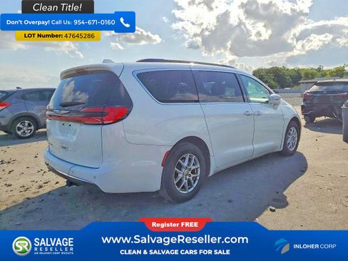 Used 2022 Chrysler Pacifica Touring-L image 4