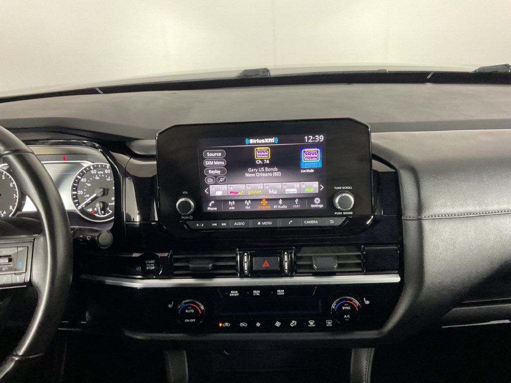 Used 2025 Nissan Pathfinder SV AWD/4WD image 13