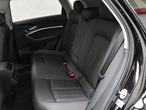 Used 2021 Audi e-tron Premium w/ Convenience Plus Package image 25