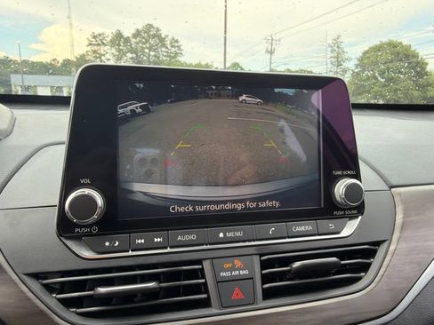 Used 2024 Nissan Altima 2.5 SV FWD image 10