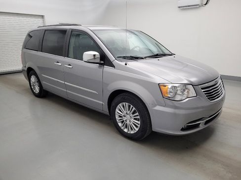 Used 2015 Chrysler Town & Country Touring-L w/ Driver Convenience Group FWD image 11