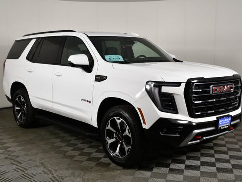 Used 2025 GMC Yukon AT4 AWD/4WD image 4