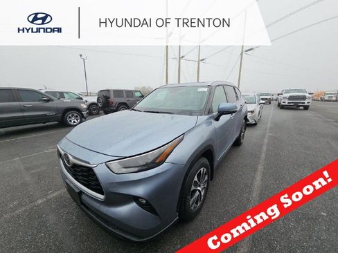 Used 2022 Toyota Highlander XLE image 1