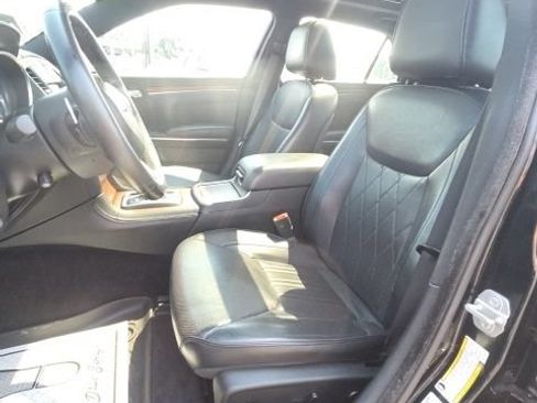 Used 2015 Chrysler 300 C Platinum w/ Harman/Kardon Audio Group AWD/4WD image 10