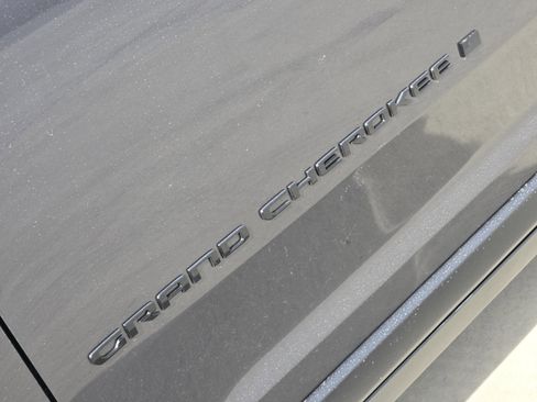 New 2025 Jeep Grand Cherokee L Limited w/ Black Appearance Package image 9