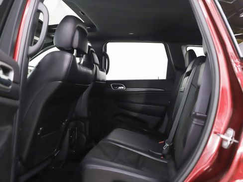Used 2019 Jeep Grand Cherokee Altitude image 18