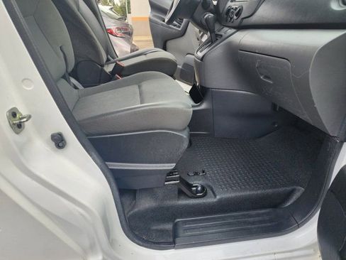 Used 2021 Nissan NV200 S image 10