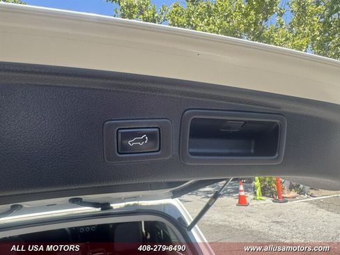 Used 2017 Subaru Forester 2.5i Touring AWD/4WD image 25