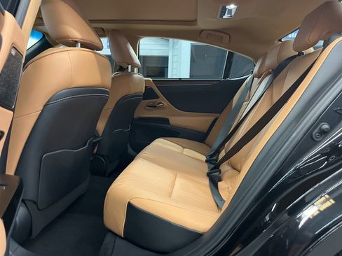 Used 2024 Lexus ES 350 Ultra Luxury w/ Accessory Package (Z2) image 30