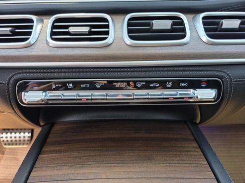 New 2026 Mercedes-Benz GLS 580 4MATIC image 23