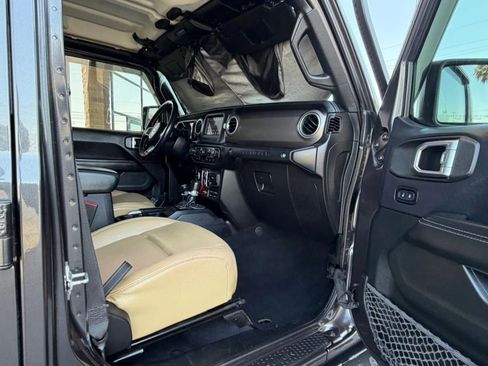 Used 2018 Jeep Wrangler Unlimited Rubicon w/ Dual Top Group AWD/4WD image 53