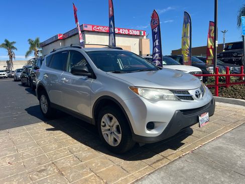 Used 2015 Toyota RAV4 LE FWD image 2