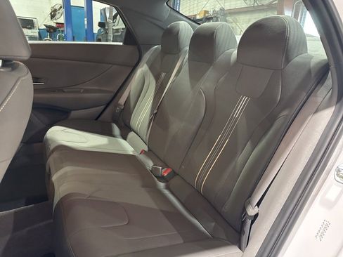 Used 2021 Hyundai Elantra Blue image 31