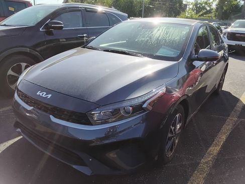Used 2023 Kia Forte LXS w/ LXS Technology Package FWD image 3