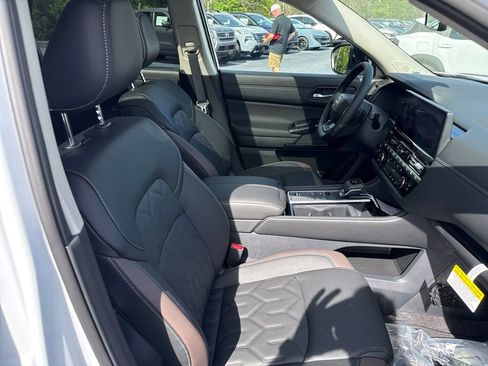 New 2026 Nissan Pathfinder Platinum FWD image 30