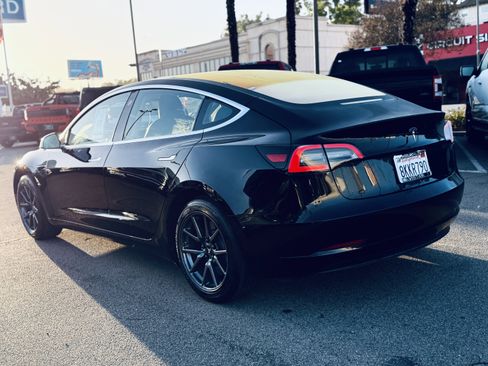 Used 2019 Tesla Model 3 Mid Range image 4