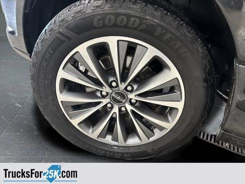 Used 2015 Lincoln Navigator 4WD image 39