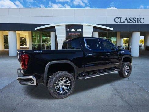 New 2026 GMC Sierra 1500 SLT image 2