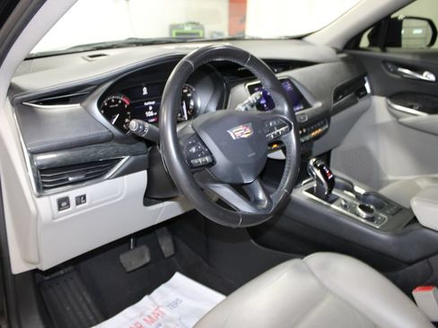 Used 2020 Cadillac XT4 Premium Luxury FWD image 14