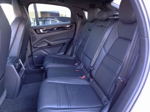 Used 2020 Porsche Cayenne image 15