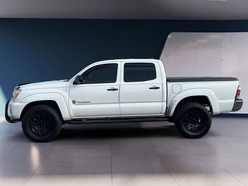 Used 2015 Toyota Tacoma PreRunner image 2
