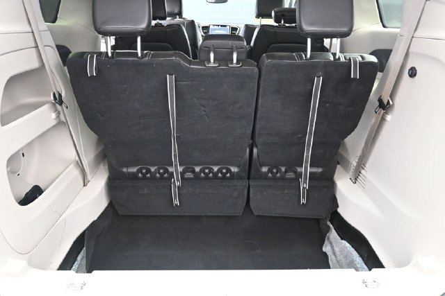 Used 2024 Chrysler Pacifica Touring-L FWD image 32