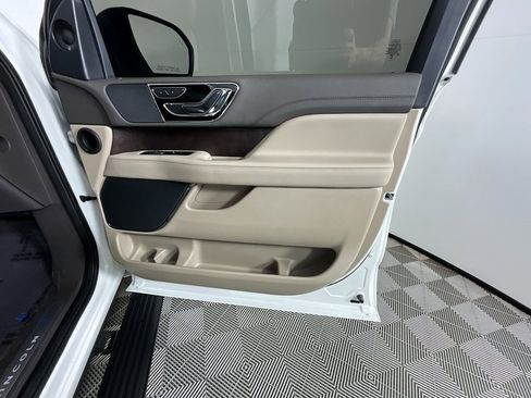 Used 2024 Lincoln Navigator Premiere image 21