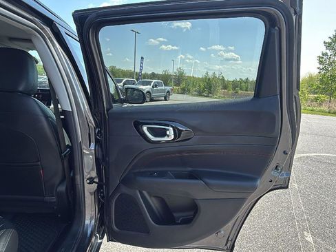 Used 2022 Jeep Compass Trailhawk w/ Trailhawk Convenience Group AWD/4WD image 18