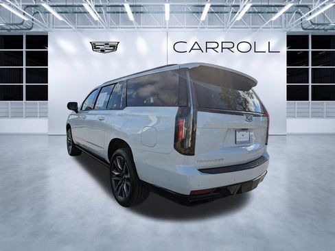 Used 2022 Cadillac Escalade ESV Sport w/ Touring Package image 6