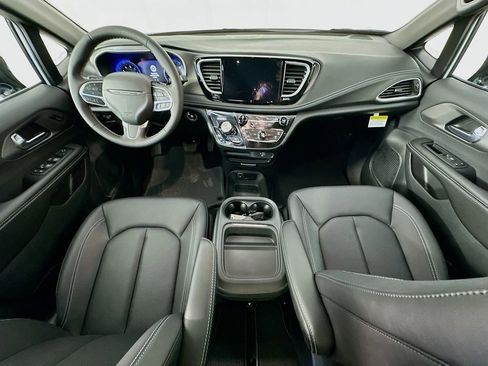 New 2027 Chrysler Pacifica Select FWD image 9