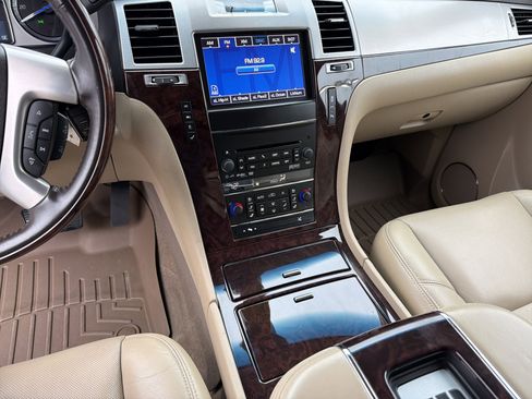 Used 2013 Cadillac Escalade EXT Premium image 30