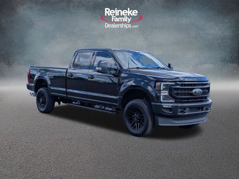 Used 2022 Ford F250 Lariat w/ Black Appearance Package image 3