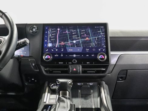 Used 2024 Lexus GX 550 w/ Accessory Package (Z1) AWD/4WD image 14