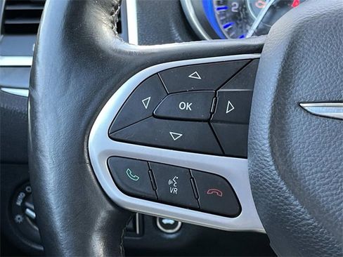 Used 2017 Chrysler 300 C image 33