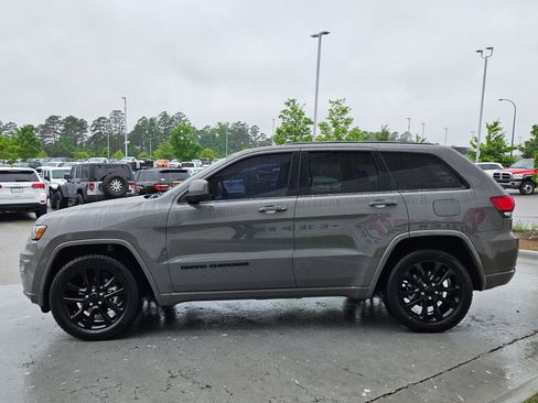 Used 2020 Jeep Grand Cherokee Altitude RWD image 4