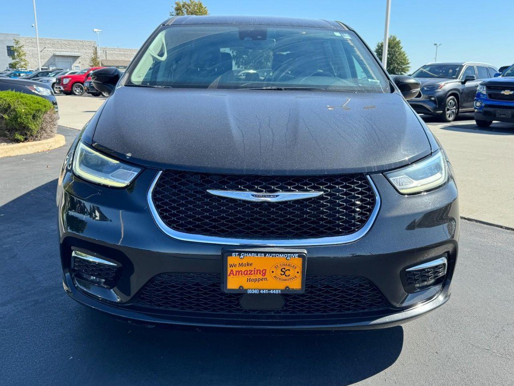 Used 2023 Chrysler Pacifica Touring-L FWD image 9