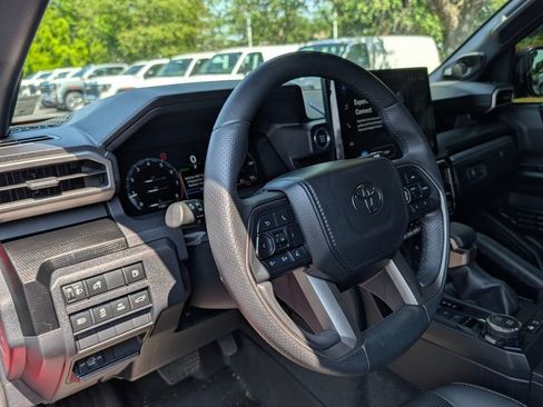 Used 2025 Toyota 4Runner Limited w/ Tow Technology Package AWD/4WD image 12
