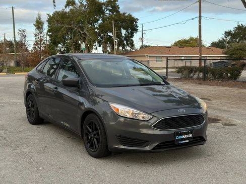 Used 2018 Ford Focus SE image 3